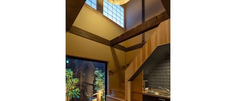 Casa de ciudad (Ayaginu) | Cocina privada | Refrigerador, microondas, parrilla de estufa y cafetera y tetera