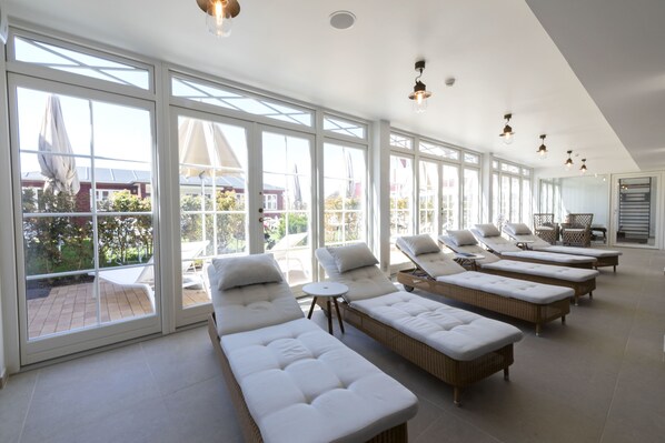 Indoor pool, pool loungers