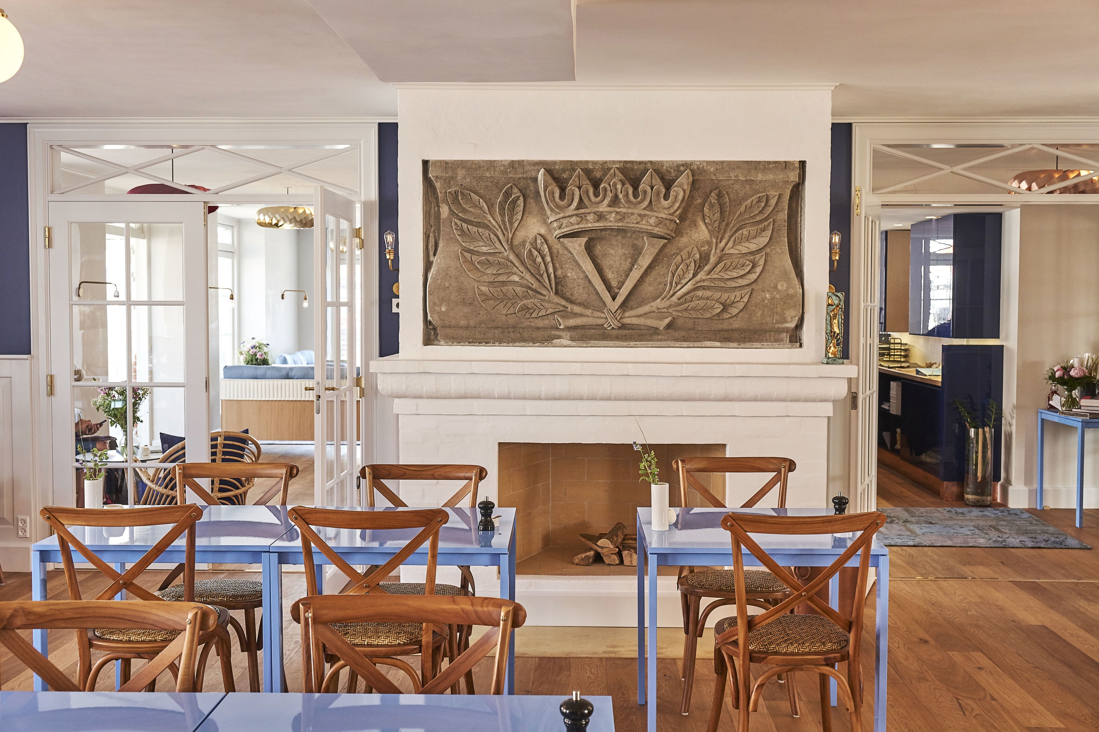 breakfast, lunch, dinner served; french cuisine