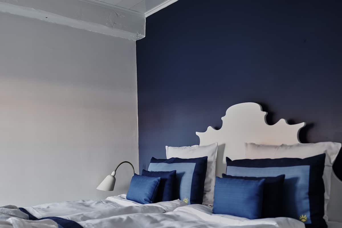 Premium Apartment, 3 Bedrooms, Kitchen, Garden Area | Hypo-allergenic bedding available, down comforters, minibar