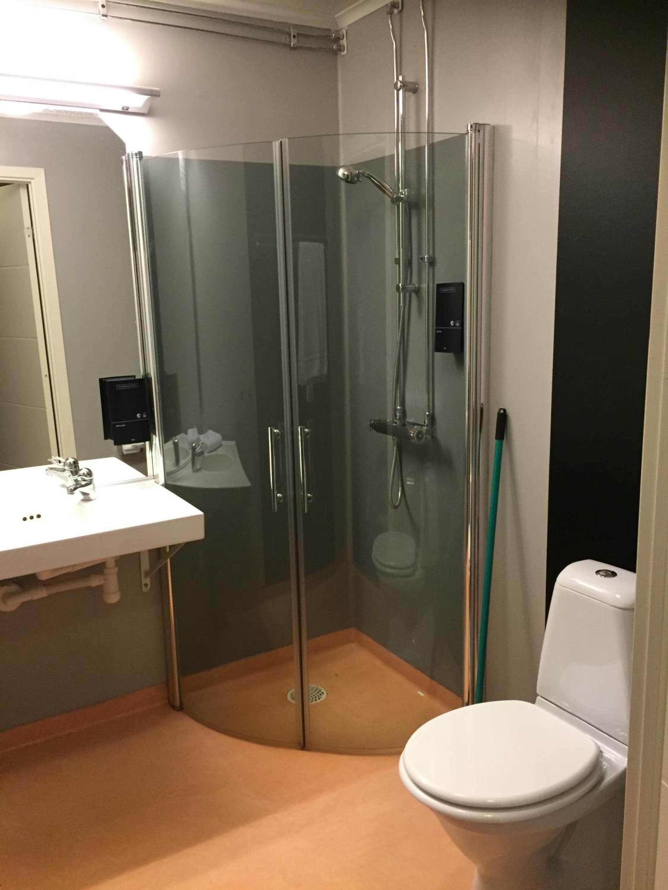 shower, free toiletries, hair dryer, slippers