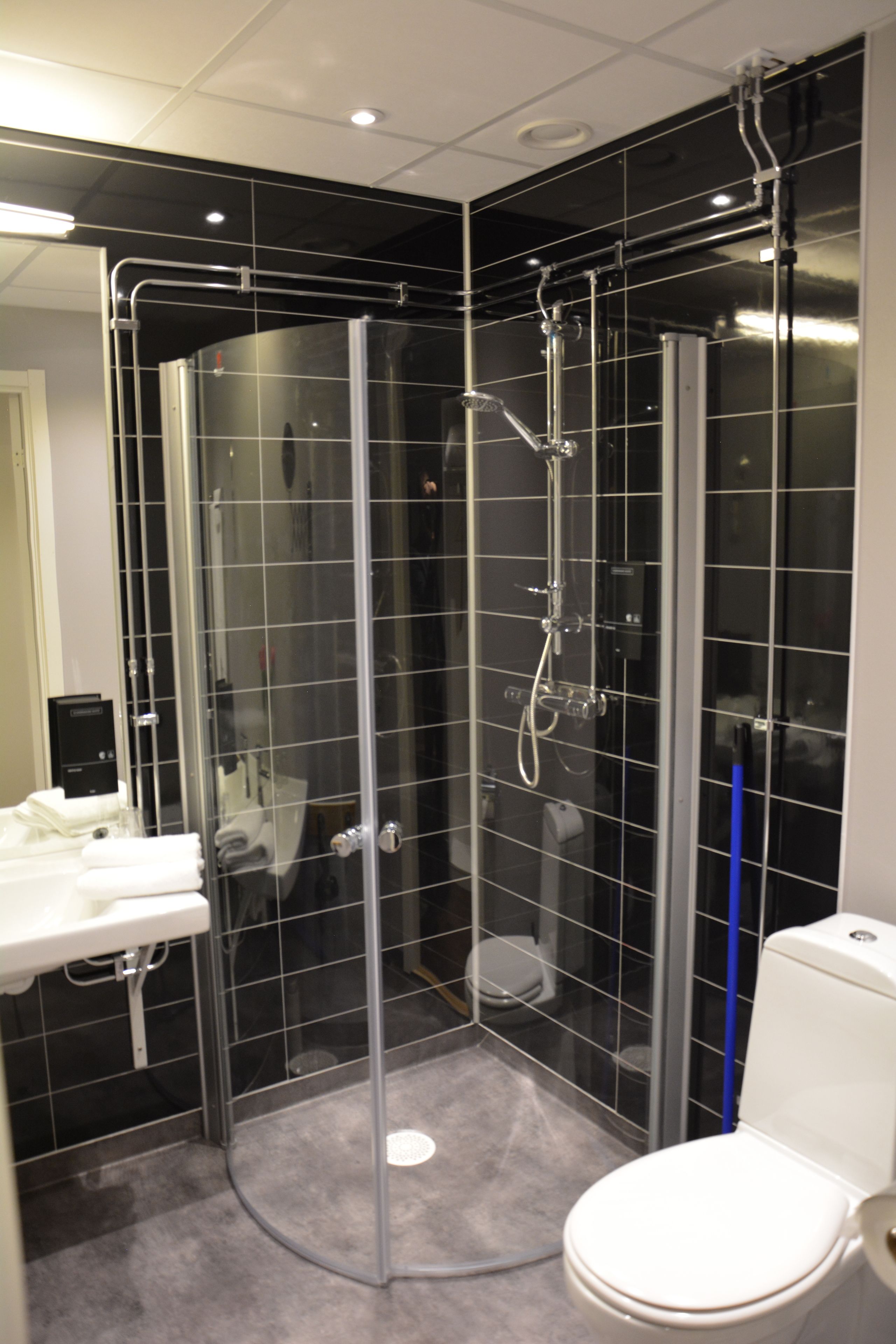 superior double room | bathroom | shower, free toiletries, hair dryer, slippers