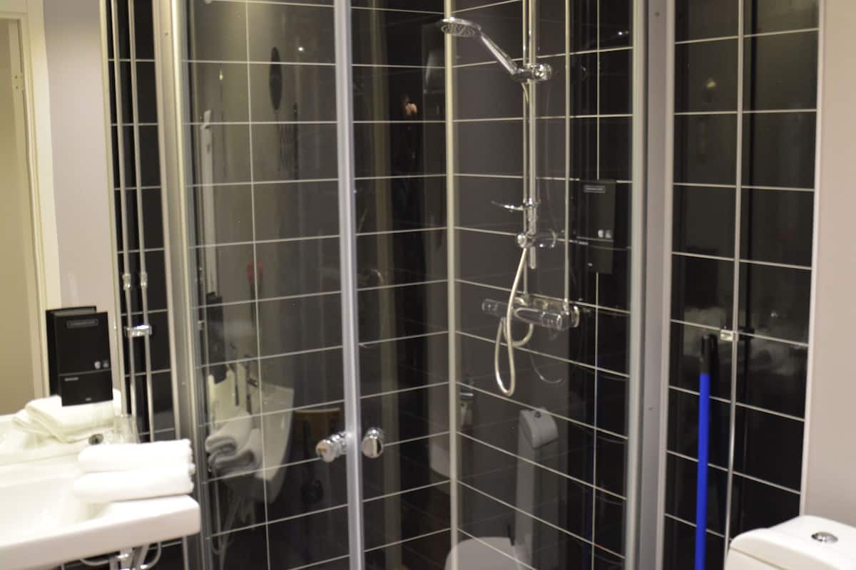 superior double room | bathroom | shower, free toiletries, hair dryer, slippers