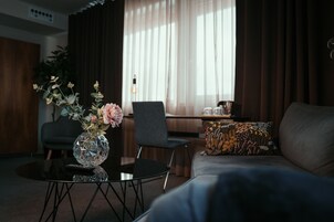 Cortinas blackout y sistema de insonorización 