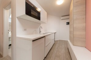 Luxury Studio, 1 King Bed, Terrace, Pool View | Private kitchen - Villa Mediterranea (Bol)