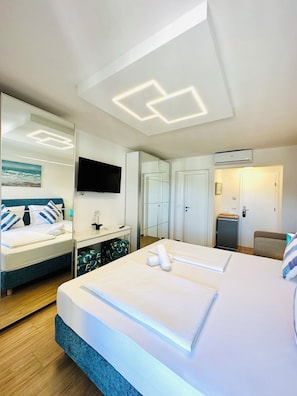 Luxury Double Room, 1 King Bed, Terrace, Sea View