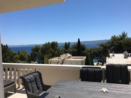 Luxury Suite, 2 Bedrooms, Sea View, Beachside | Premium bedding, down comforters, in-room safe, laptop workspace