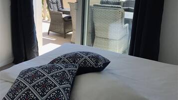 Luxury-Suite, 2 Schlafzimmer, Meerblick, am Strand | Hochwertige Bettwaren, Daunenbettdecken, Zimmersafe