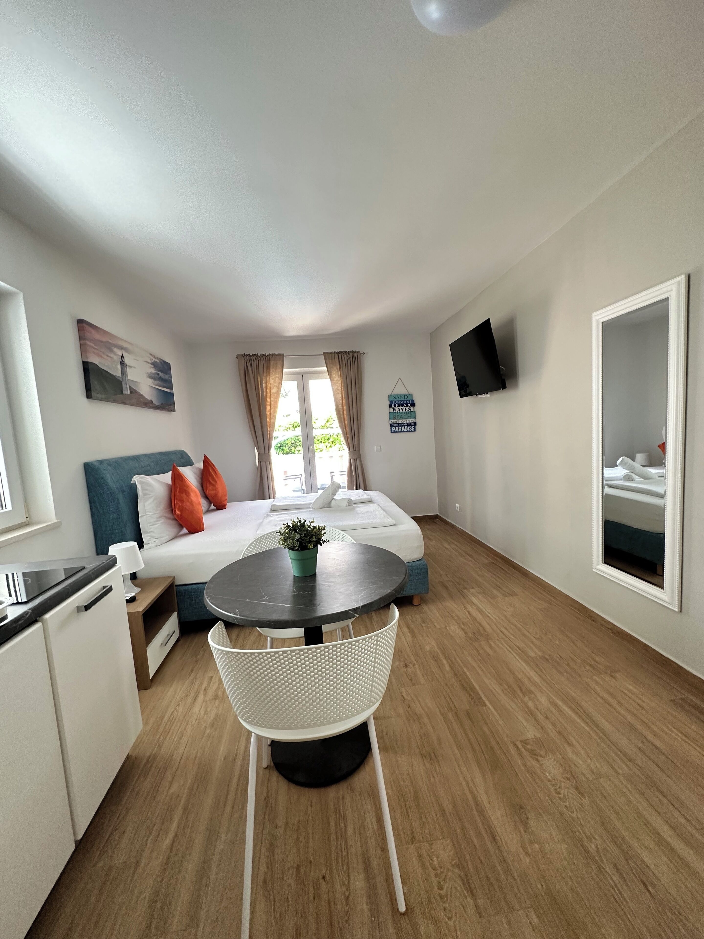 Design Studio, 1 King Bed, Terrace, Pool View | Premium bedding, down comforters, in-room safe, laptop workspace