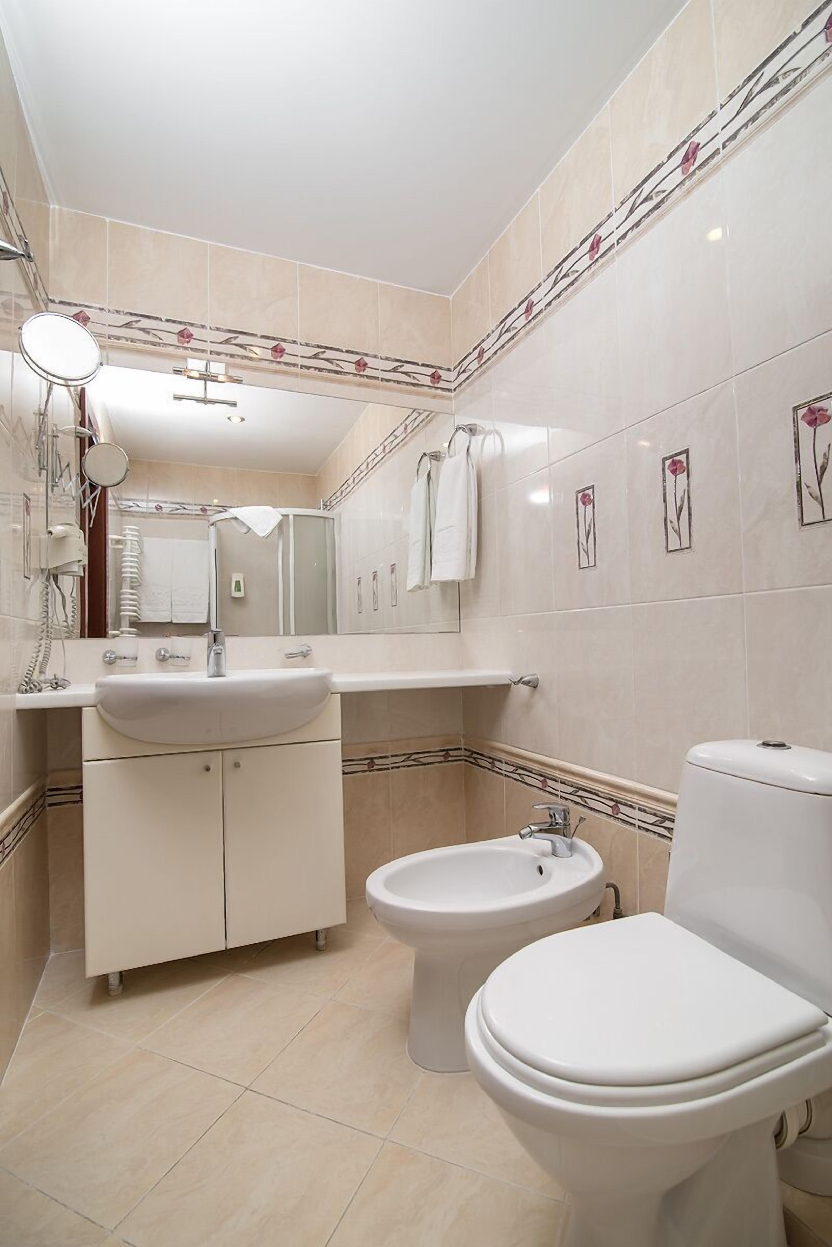 single room | bathroom | free toiletries, hair dryer, bathrobes, slippers