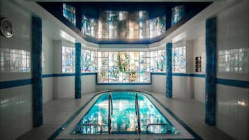 Indoor pool, seasonal outdoor pool, sun loungers