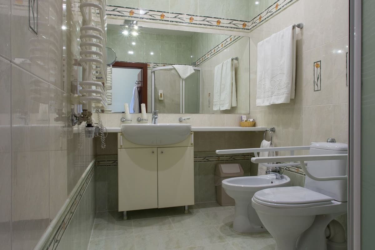 double or twin room | bathroom | free toiletries, hair dryer, bathrobes, slippers