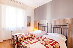 Chambre avec lits jumeaux, salle de bains privée (Camera 5)