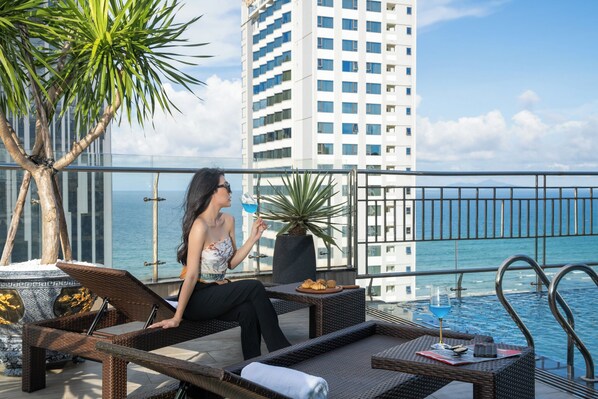 Außenpool, geöffnet von 06:00 Uhr bis 20:00 Uhr, Liegestühle