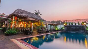 Outdoor pool, pool umbrellas, sun loungers