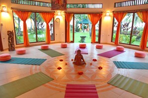 Yoga - Felicianas Resort (Tejakula)