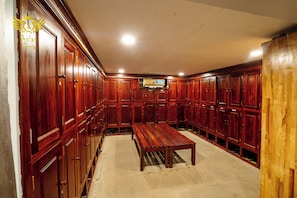 Sales de tractament per a parelles, sauna i banyera d'hidromassatge