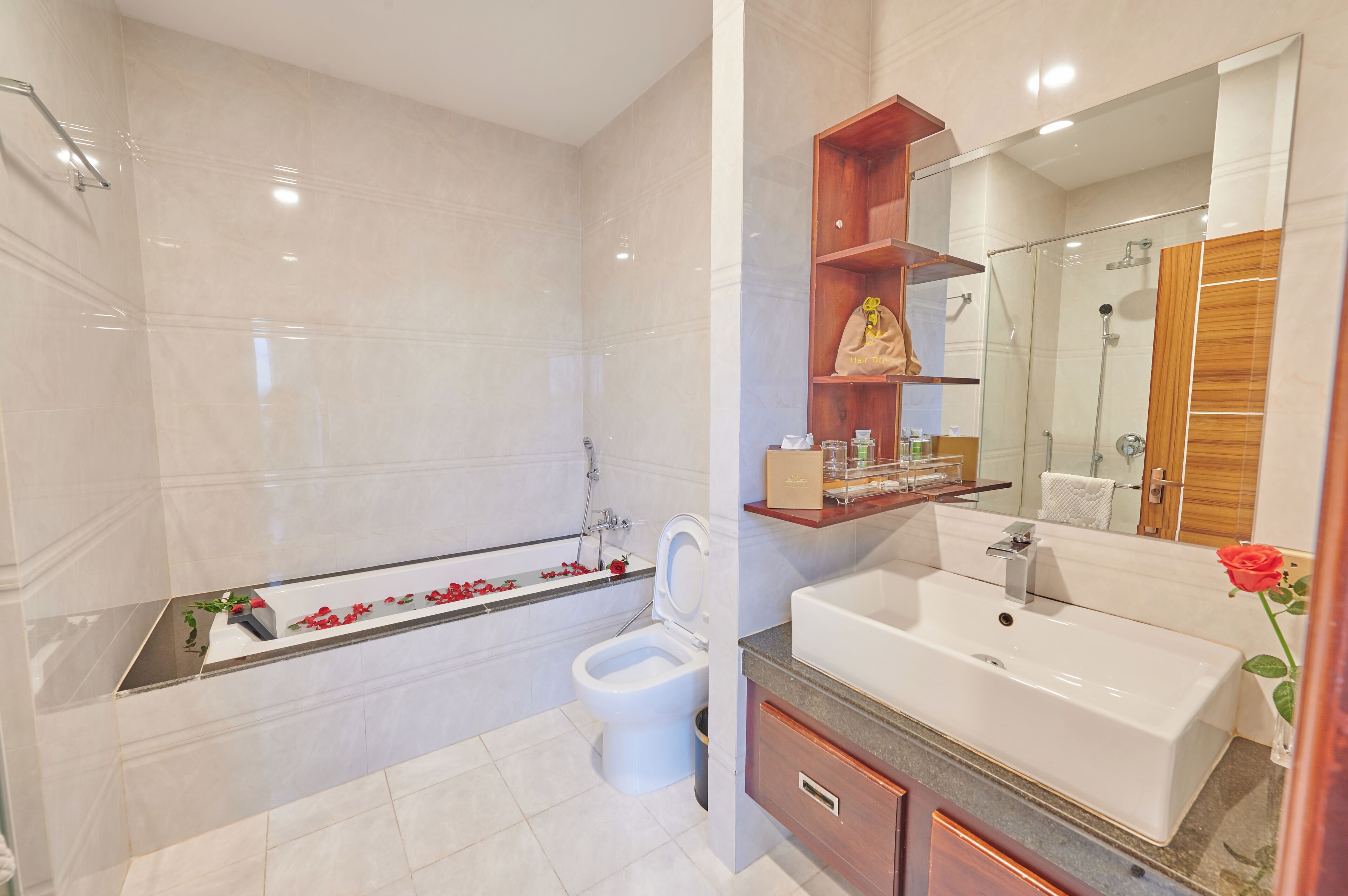 deluxe double room | bathroom | separate bathtub and shower, deep-soaking bathtub, free toiletries