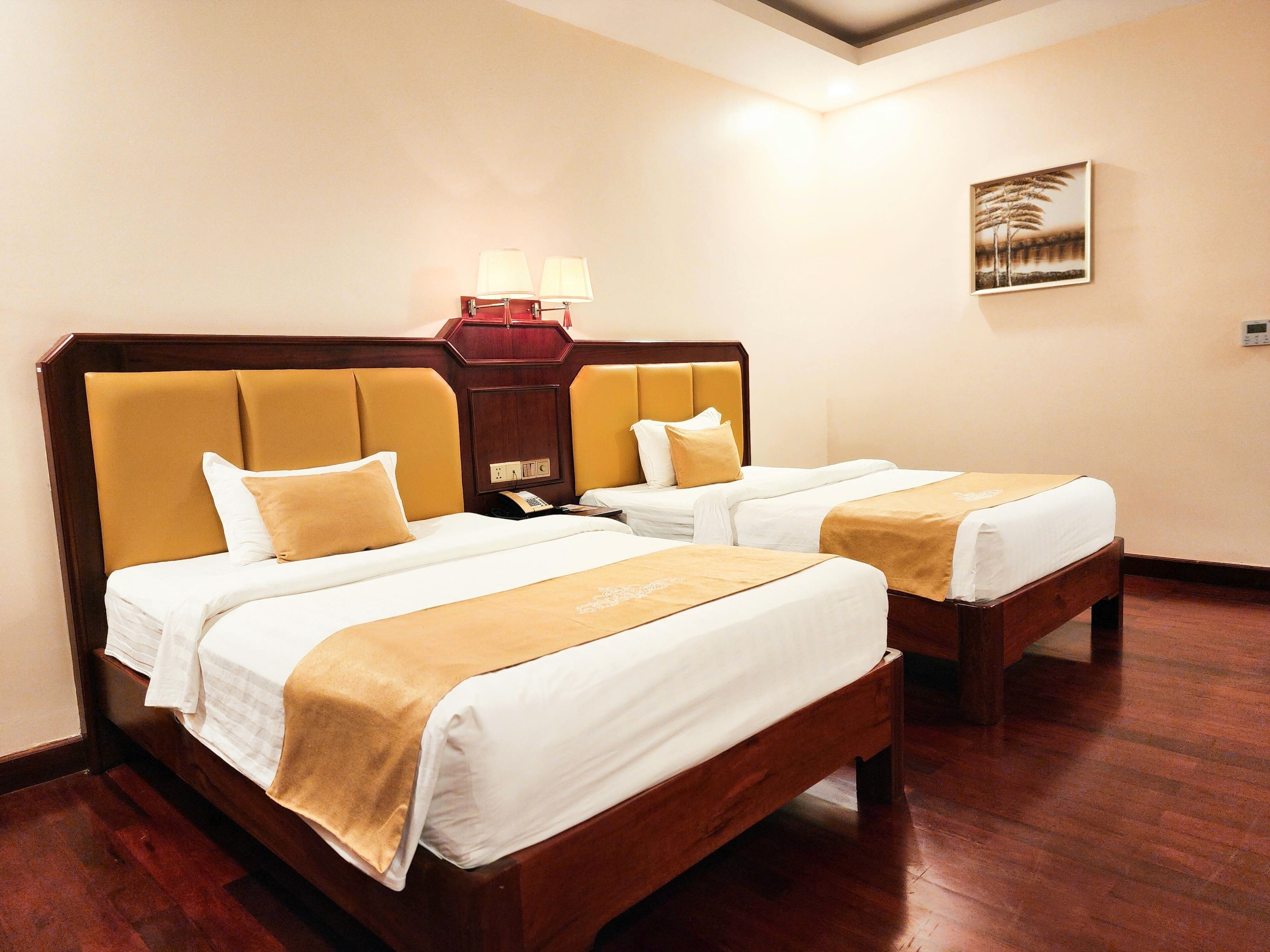 Superior Twin Room | Minibar, in-room safe, desk, blackout drapes