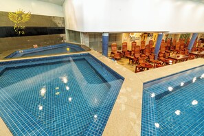 Piscine intérieure