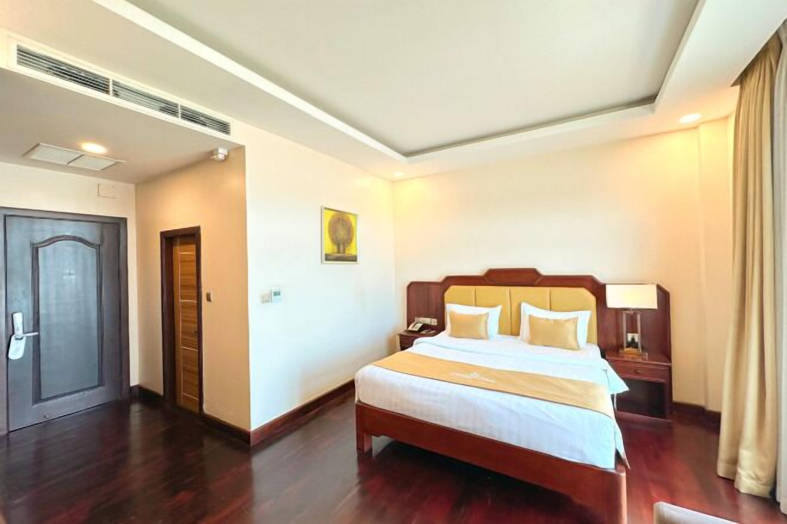 Minibar, in-room safe, desk, blackout drapes