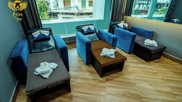 Couples treatment room(s), sauna, hot tub, steam room, body treatments