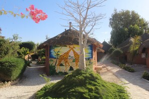 Ropa de cama de alta calidad, cortinas blackout y wifi gratis