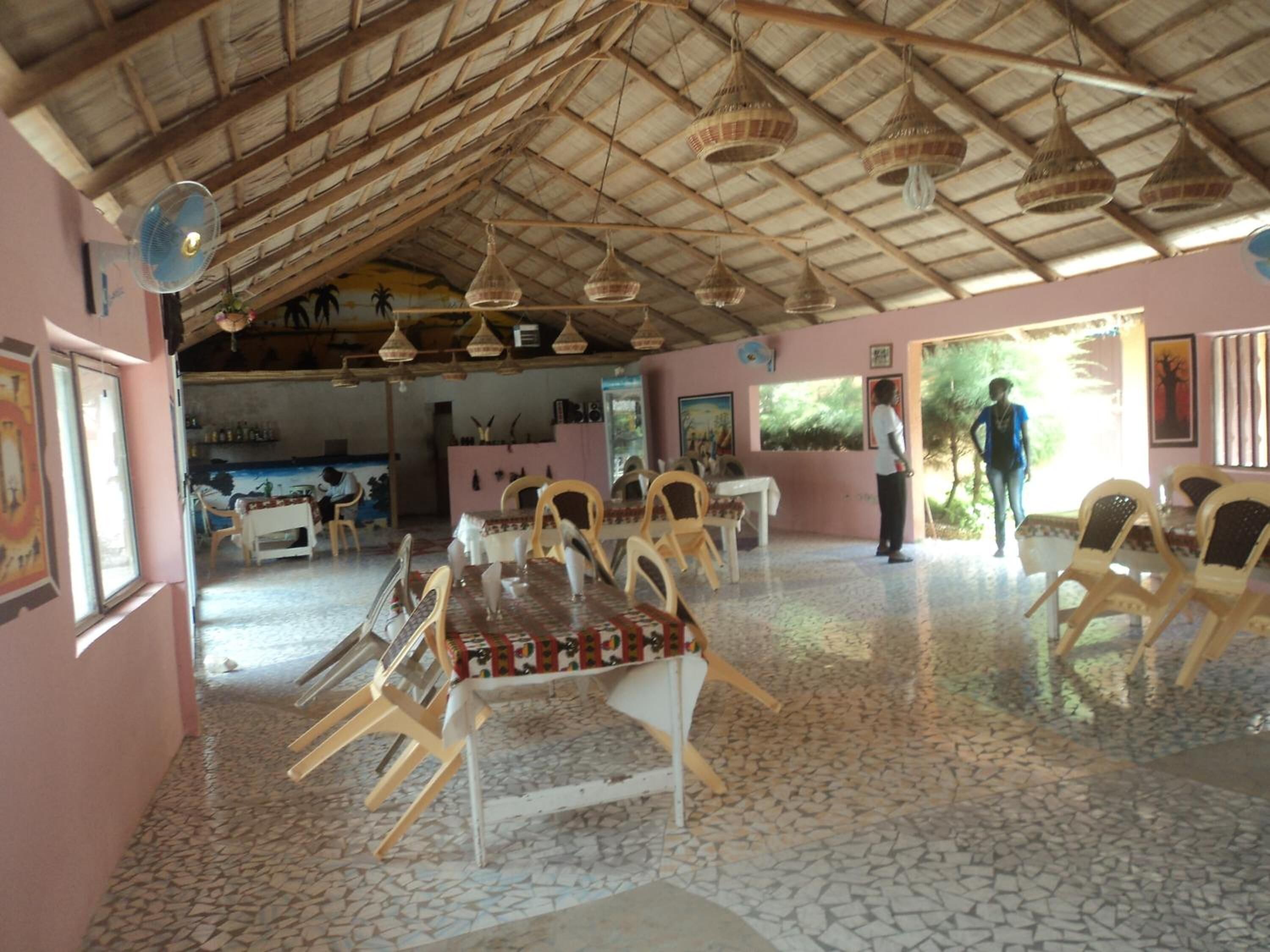 Se sirven desayunos, almuerzos y cenas; cocina local e internacional