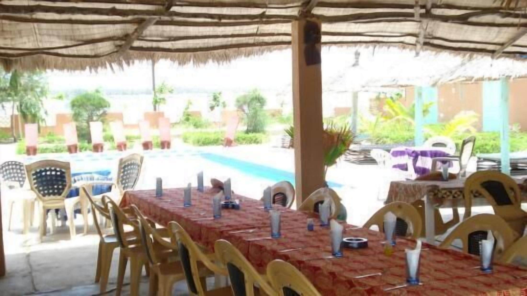 Petit déjeuner, déjeuner et dîner servis sur place