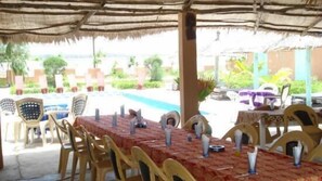 Breakfast, lunch and dinner served - Hotel Toolbi (Niaga)