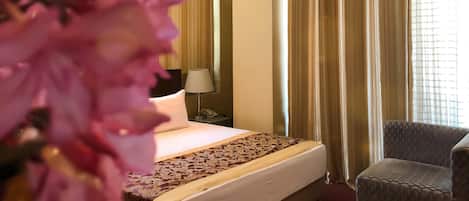 Minibar, desk, soundproofing, iron/ironing board