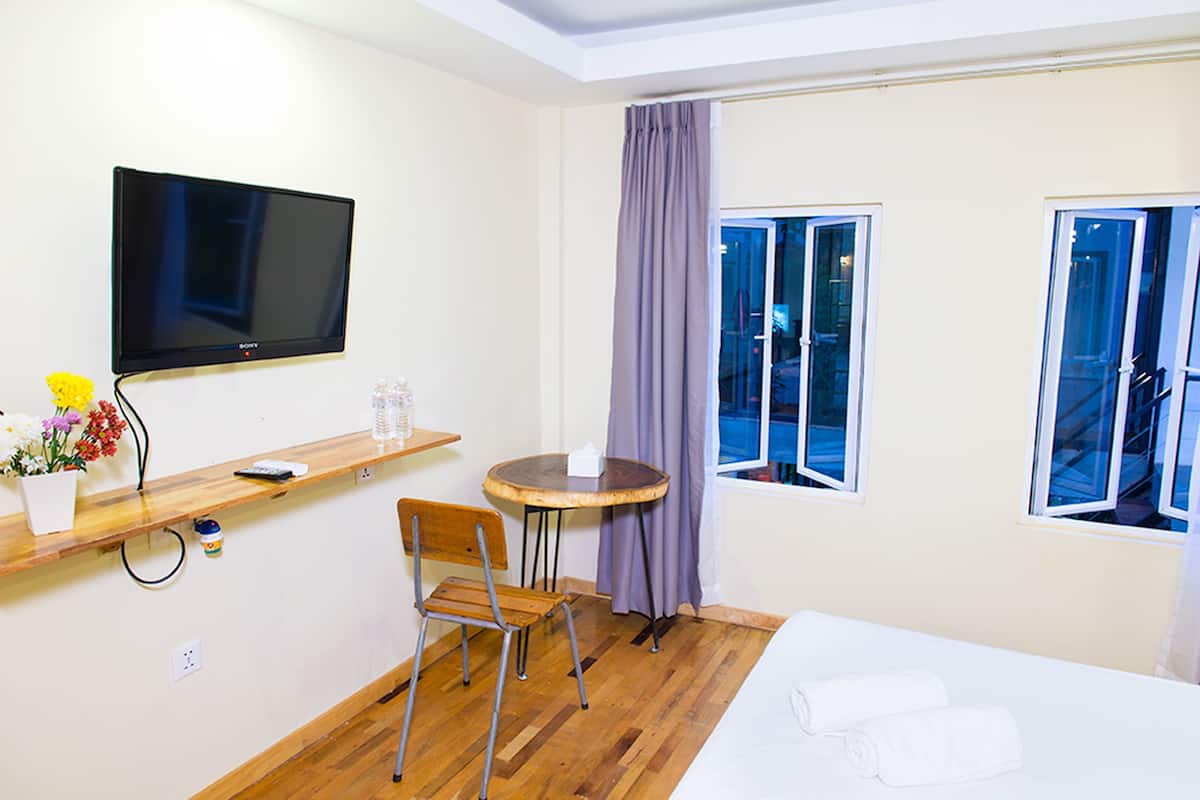 Superior Double Room (free pickup) | Desk, blackout drapes, WiFi (free)