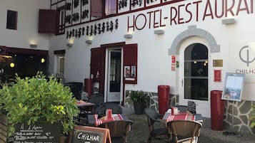 Vista frontal de la propiedad