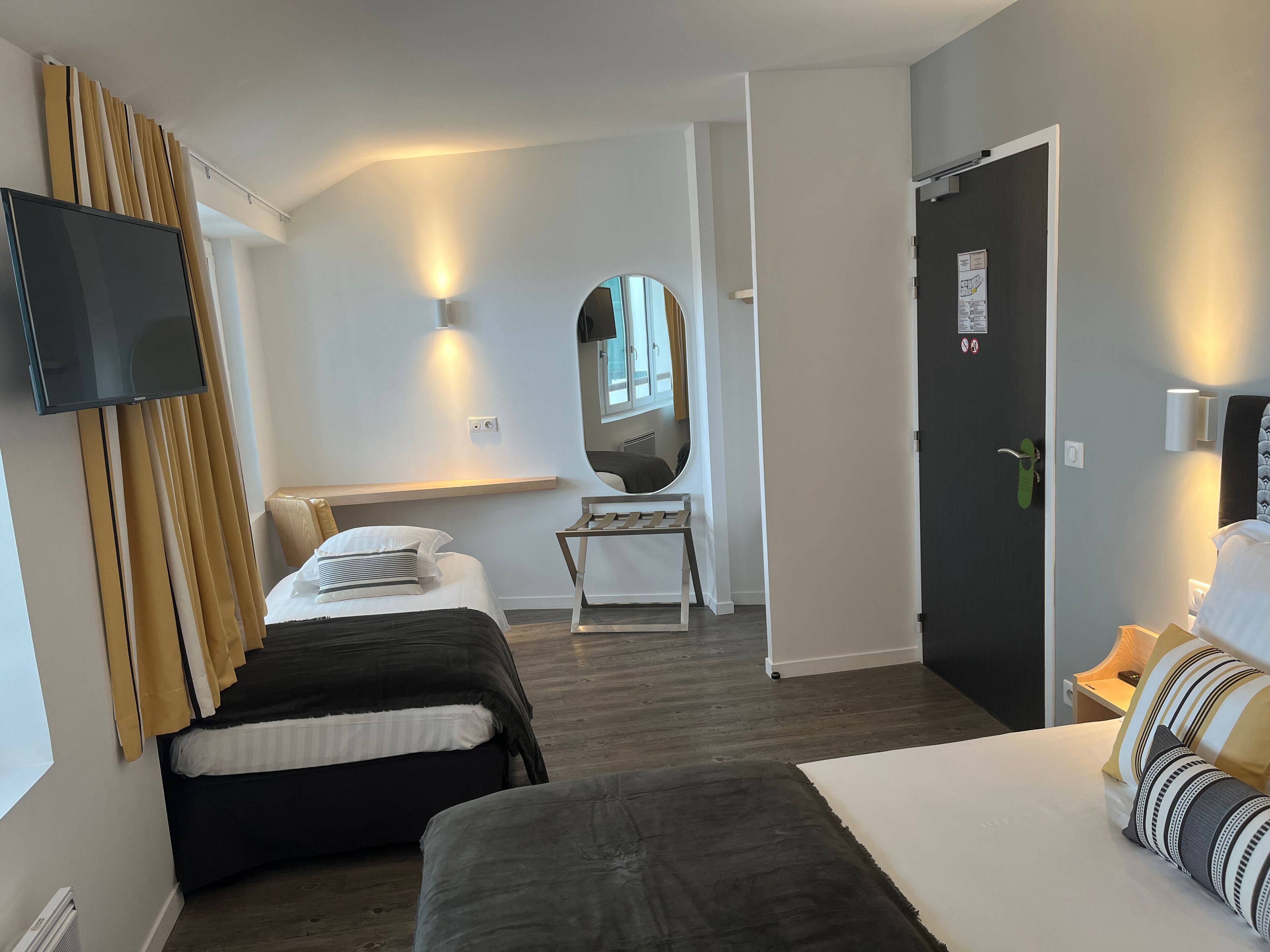 classic triple room | soundproofing, iron/ironing board, free wifi