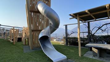 Children’s play area – outdoor
