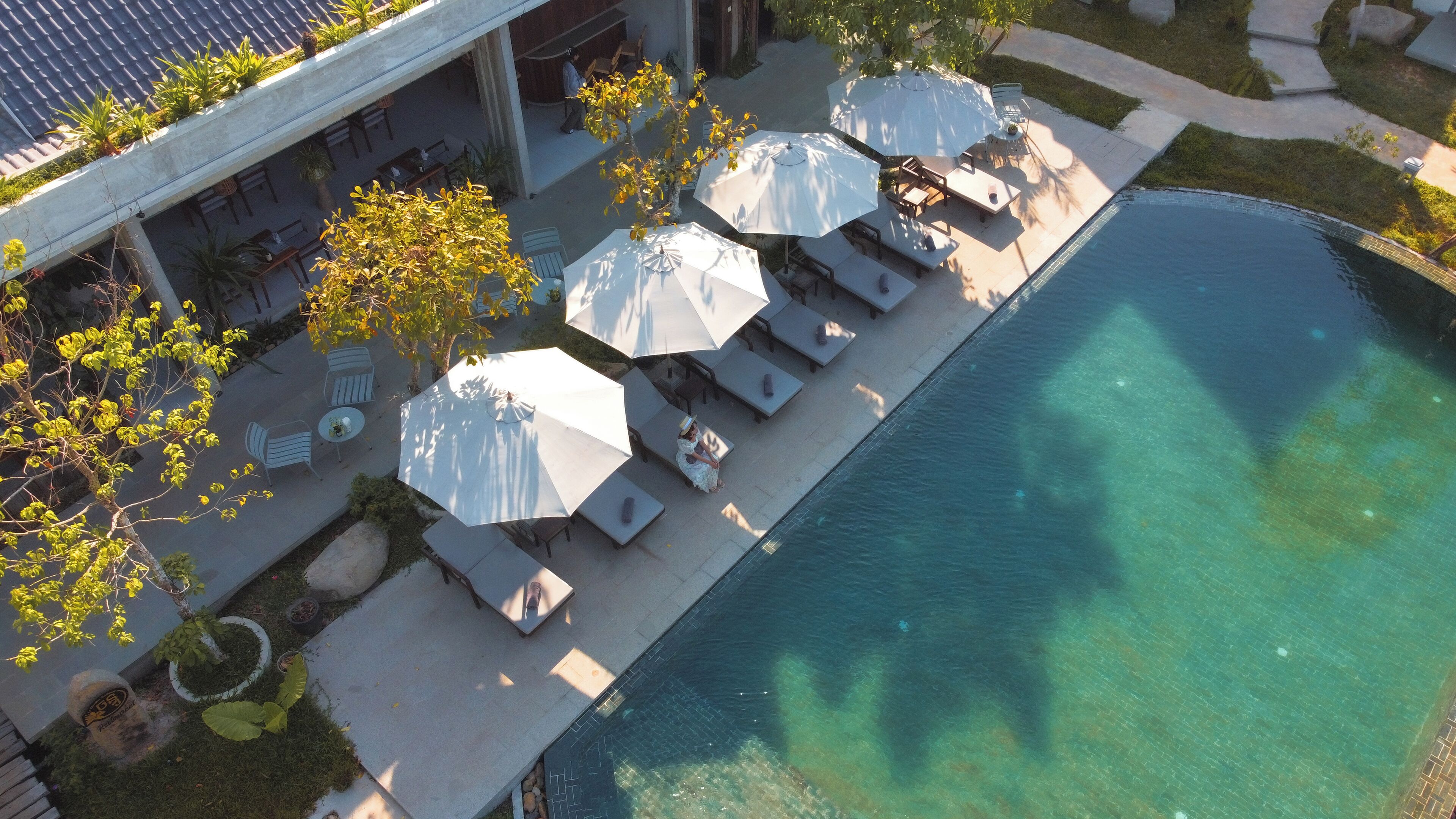 Hồ bơi ngoài trời, dù/ô trên bãi biển/hồ bơi 