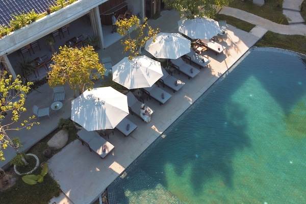 Kolam renang terbuka, payung kolam