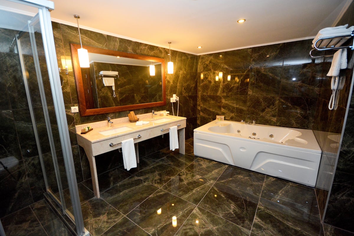 minibar, in-room safe, desk, soundproofing