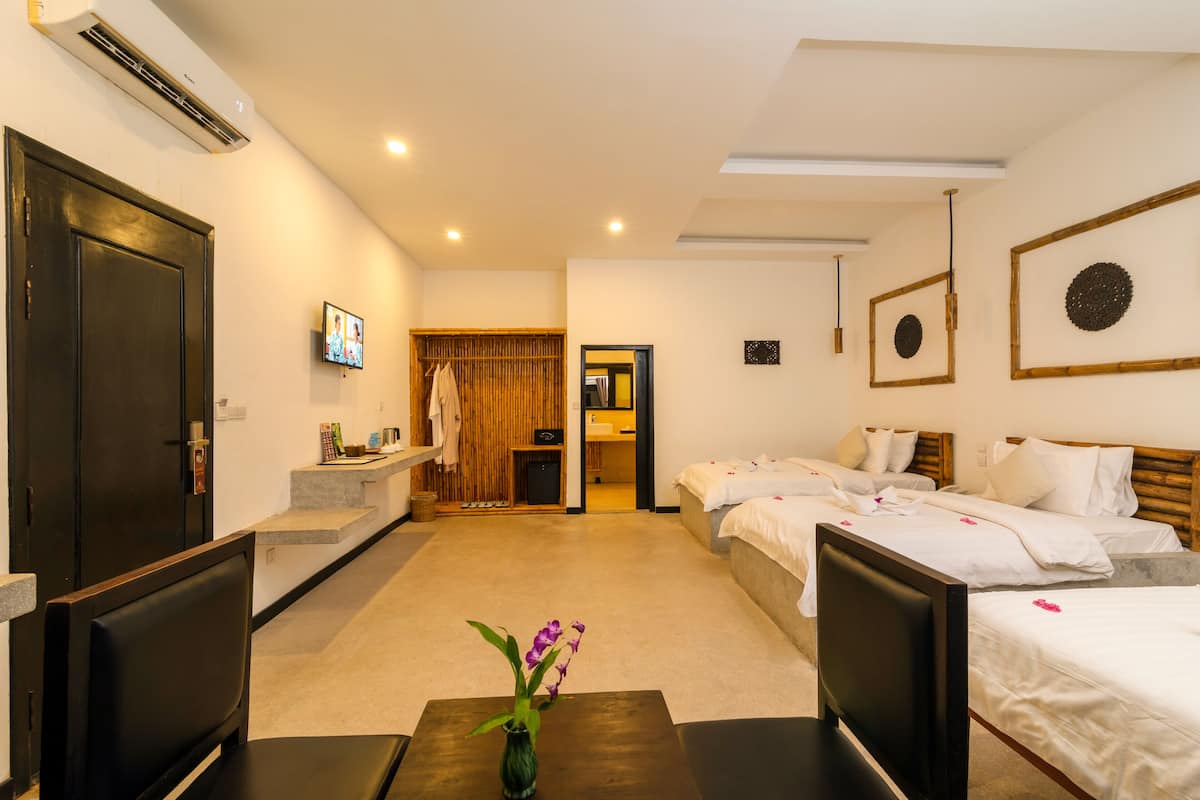 Phòng 3 Deluxe, 3 giường đơn, ban công, quang cảnh vườn | Bộ đồ giường cao cấp, minibar với thức ăn, đồ uống miễn phí 