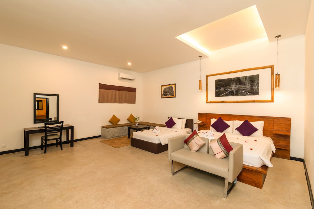 Studio Suite dành cho gia đình, 1 phòng ngủ, ban công, quang cảnh vườn | Bộ đồ giường cao cấp, minibar với thức ăn, đồ uống miễn phí 