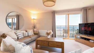 Superior Apartment, 3 Bedrooms, Sea View | 1 bedroom, premium bedding, in-room safe, individually decorated