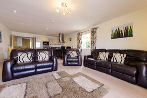 Superior-Apartment, 3 Schlafzimmer, Meerblick | Wohnbereich