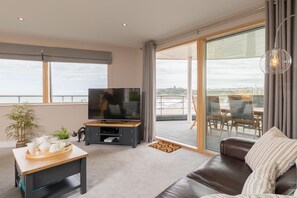 Penthouse, 2 Schlafzimmer, Meerblick | 1 Schlafzimmer, hochwertige Bettwaren, Zimmersafe, individuell dekoriert