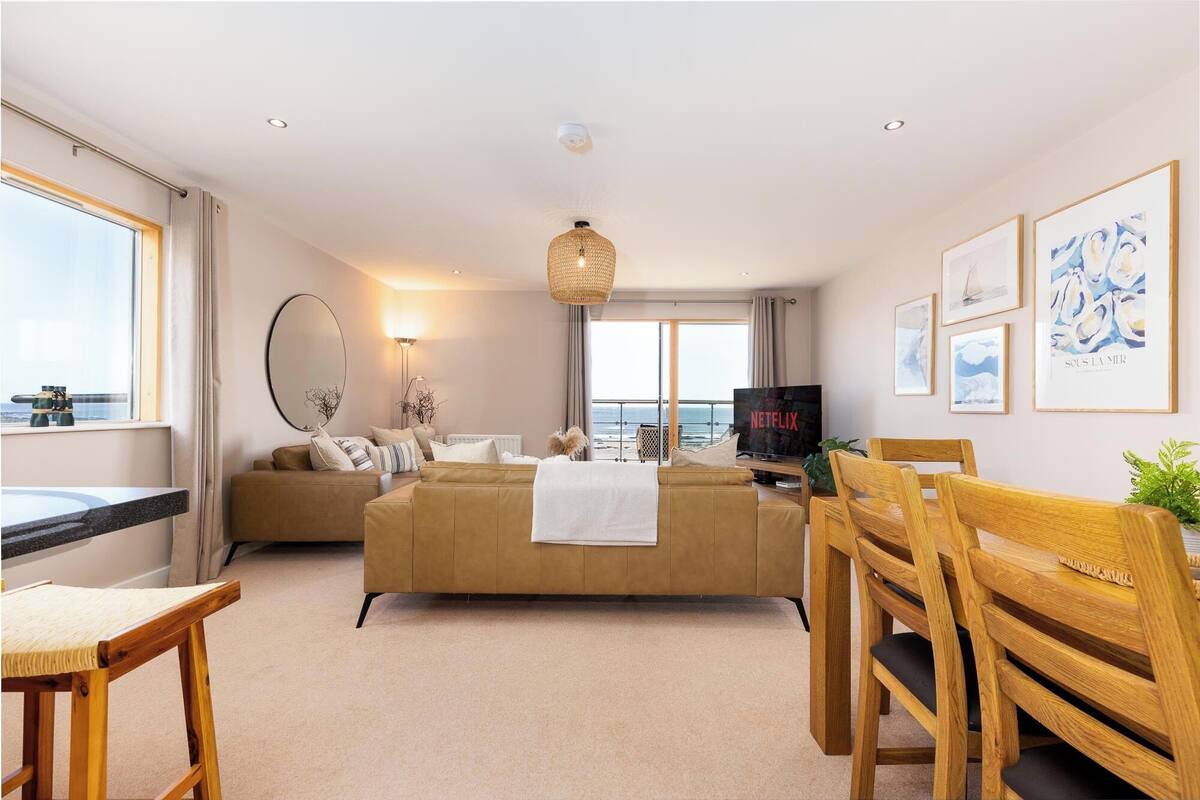 Superior Apartment, 3 Bedrooms, Sea View | 1 bedroom, premium bedding, in-room safe, soundproofing