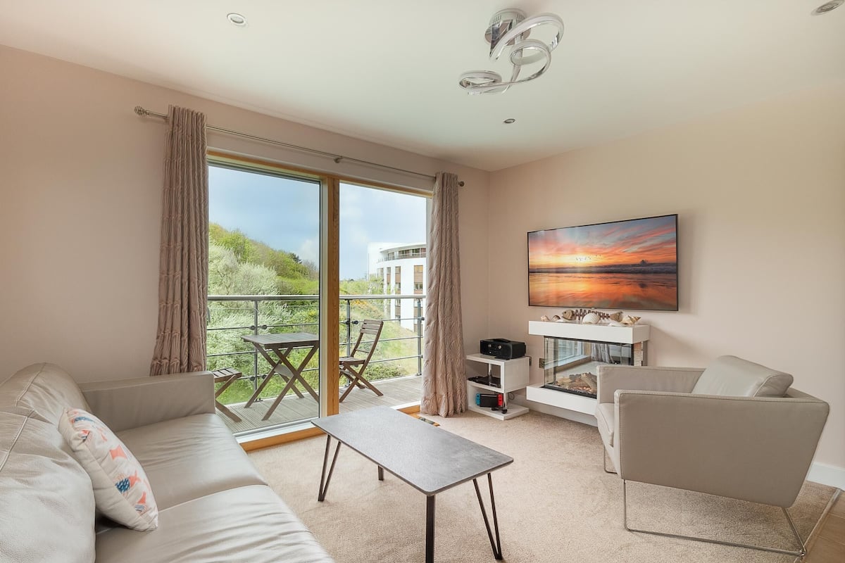 Classic Apartment, 1 King Bed, Balcony
