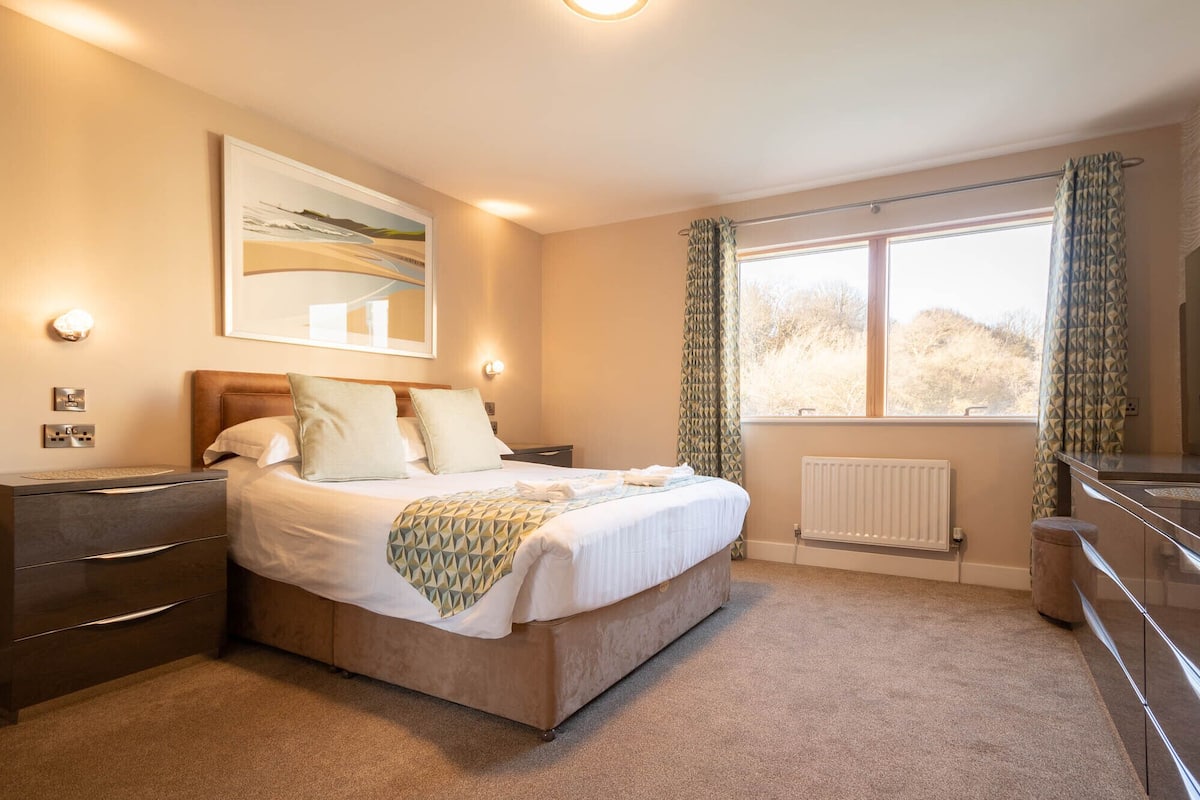 Classic Apartment, 3 Bedrooms, Balcony