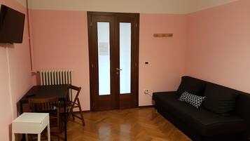 City-Doppel- oder -Zweibettzimmer, 1 Doppelbett oder 2 Einzelbetten, Gemeinschaftsbad