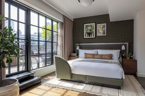 Ropa de cama de alta calidad y minibar 