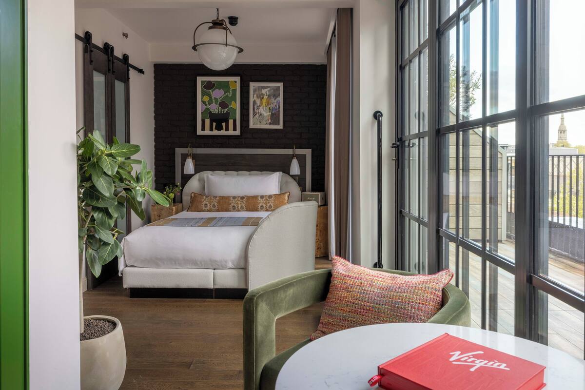 Rom – grand, 1 queensize-seng, terrasse (Grand Chamber) | Sengetøy av topp kvalitet, minibar, safe på rommet og skrivebord