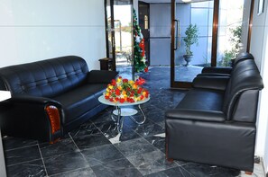 Lobby sitting area - North Addis Hotel (Addis Ababa)